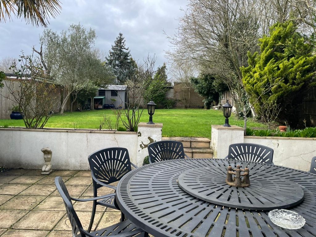 Additional image 31 of 5 bed terraced house to rentLodge Close, Chigwell IG7