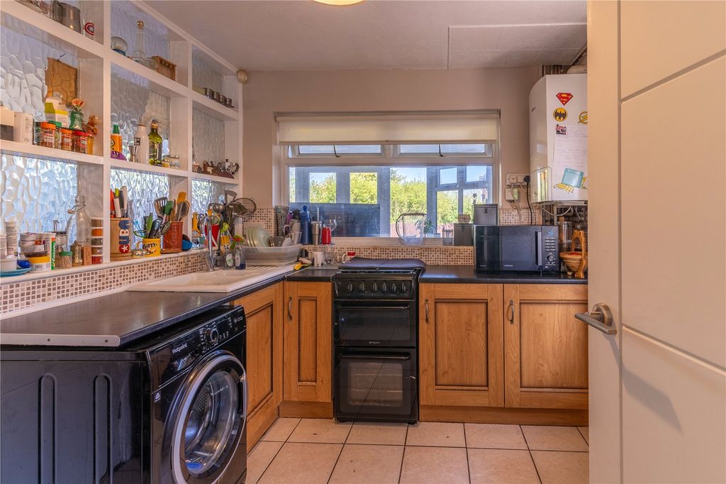 Property photo 2 of 25 Picture No. 11