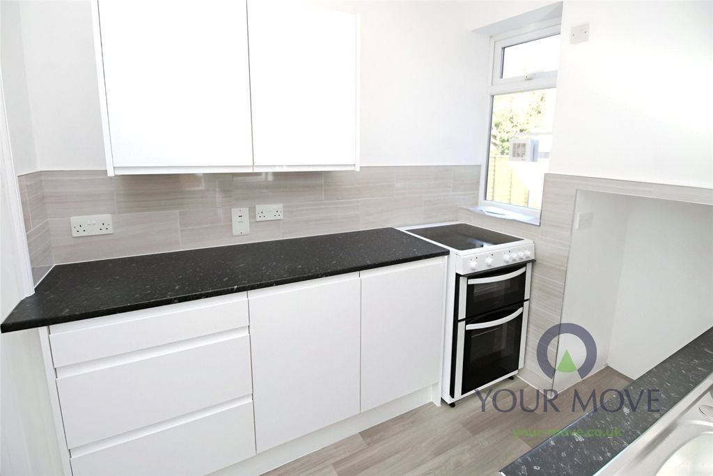 Property photo 3 of 13 Kitchen