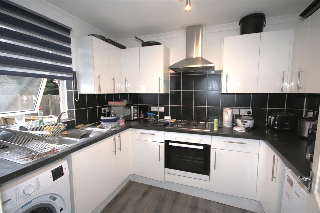 Property photo 2 of 9 Kitchen.Jpg