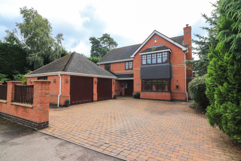 Property photo 2 of 43