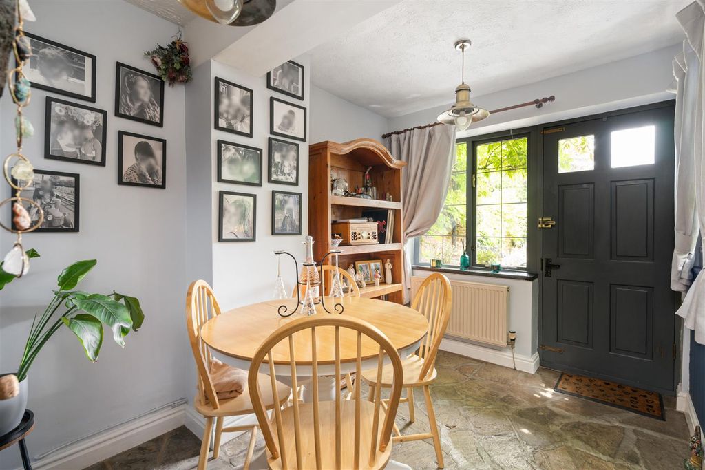 Property photo 3 of 16 251A High Street_13.Jpg