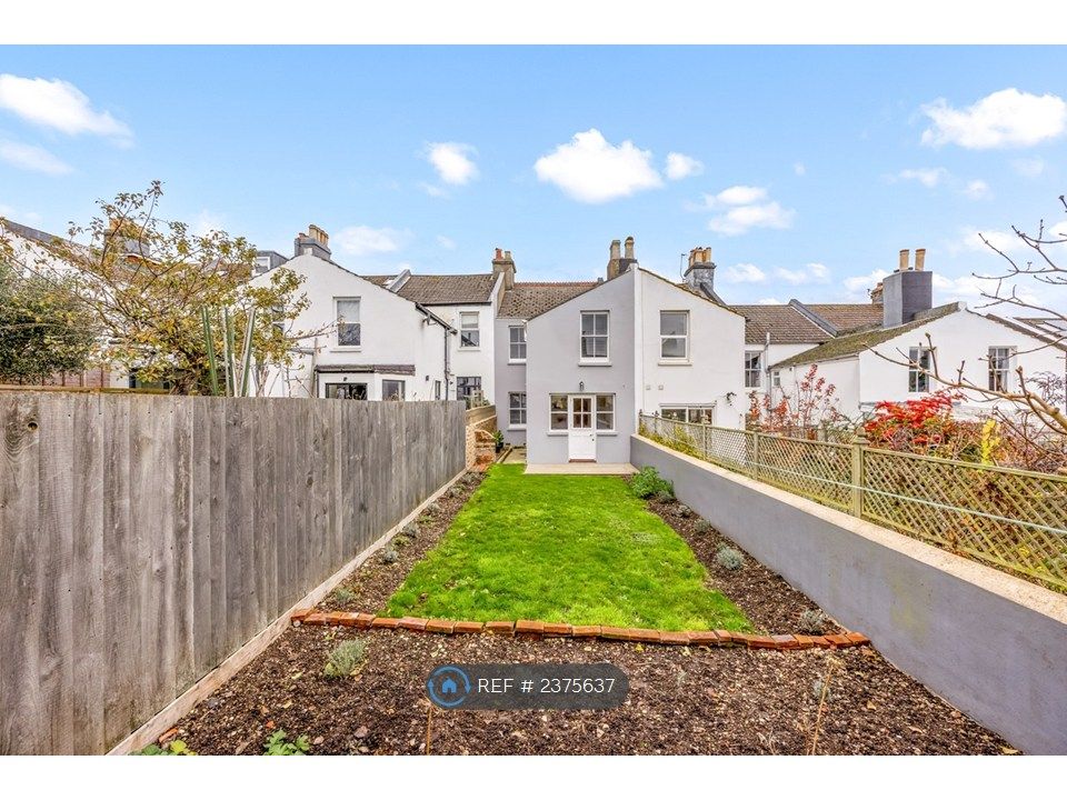 Property photo 2 of 20 Garden View With Decking