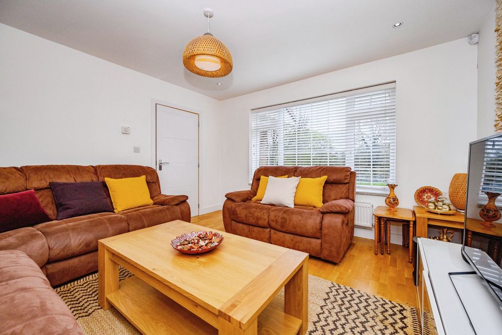 Property photo 2 of 20