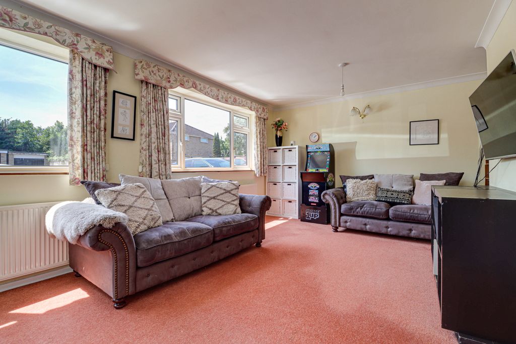 Property photo 2 of 14 Lounge