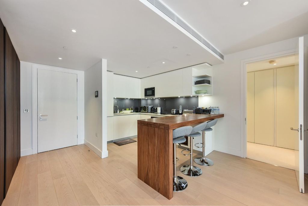 Property photo 2 of 17 1105, 3 Merchant Square (10).Jpg