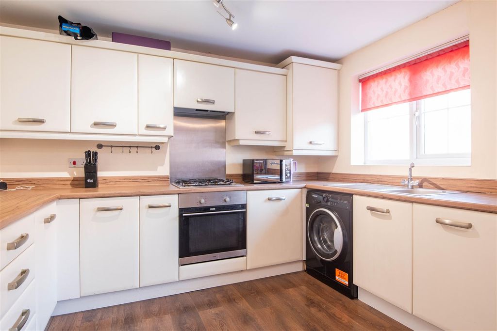 Property photo 2 of 16 Kitchen