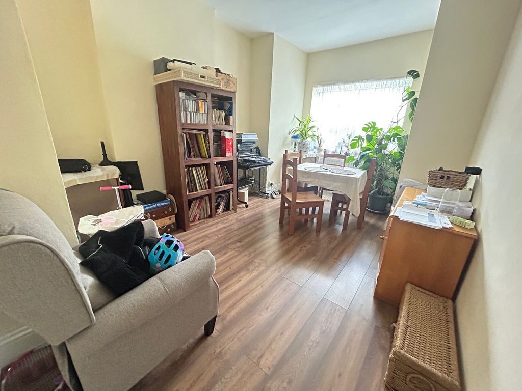 Property photo 3 of 5