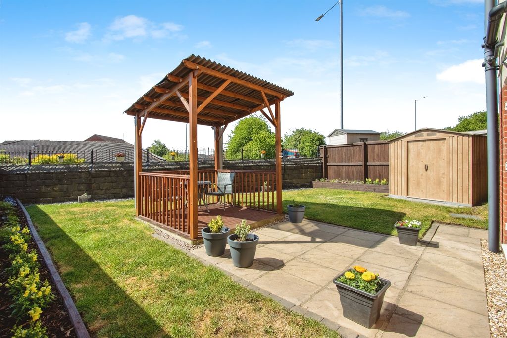 Property photo 2 of 17