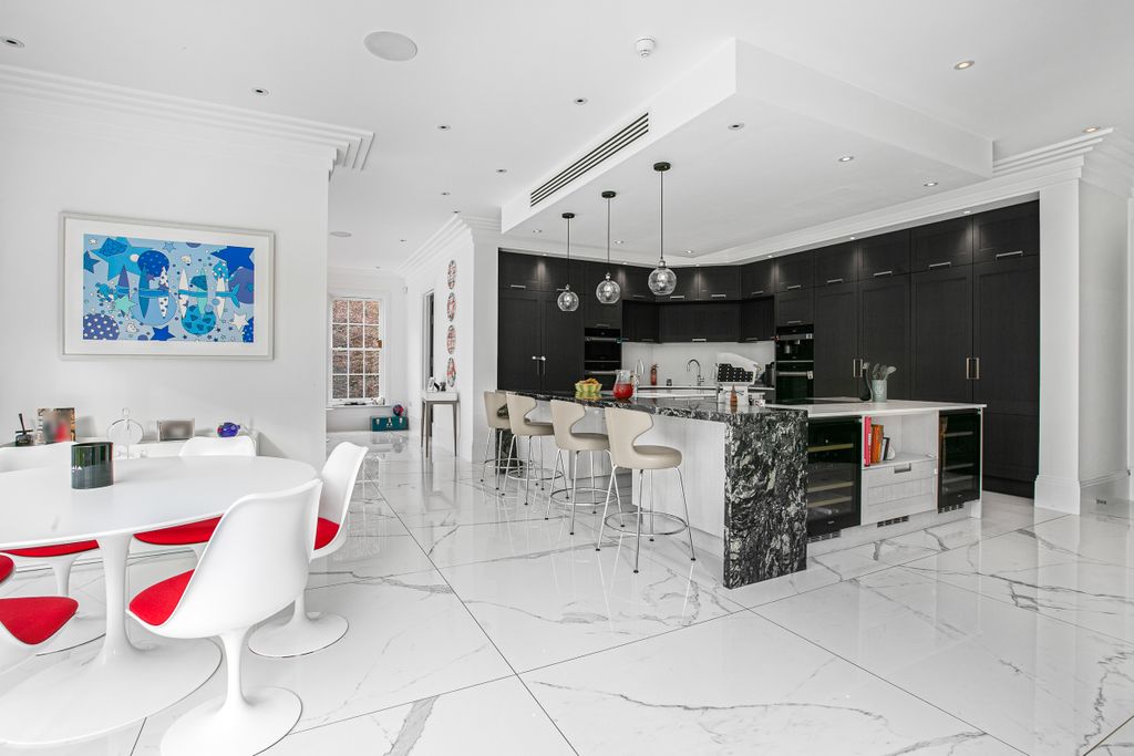 Property photo 3 of 27