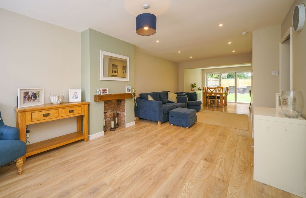 Property photo 3 of 19 Wood End, Three Bedroom Family Home