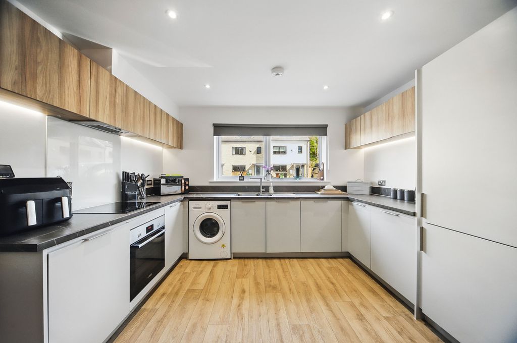 Property photo 1 of 31