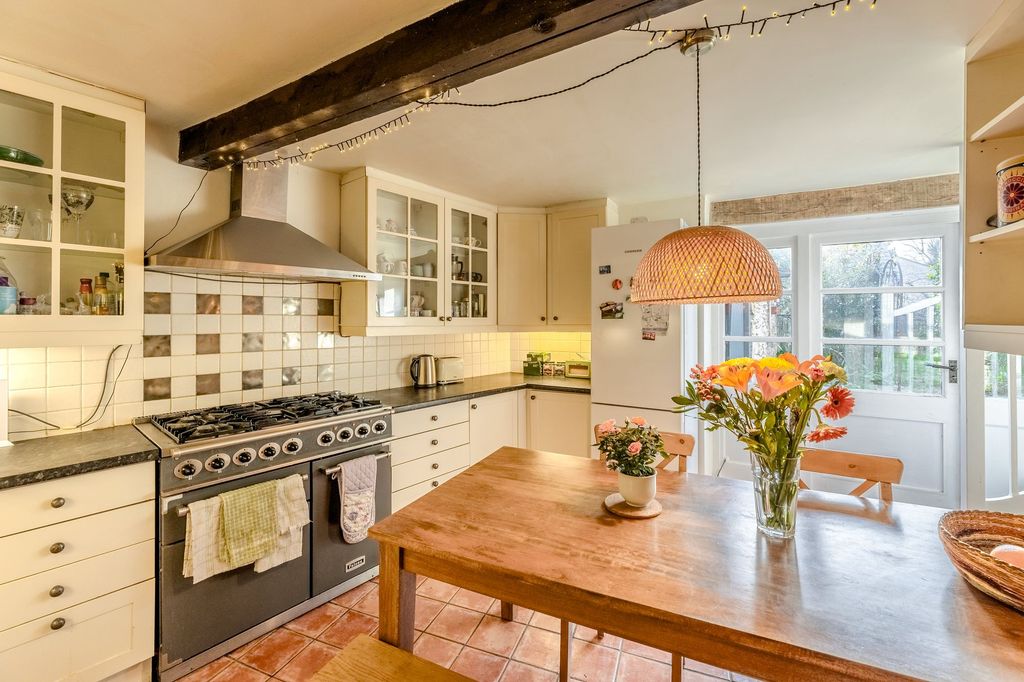 Property photo 2 of 25