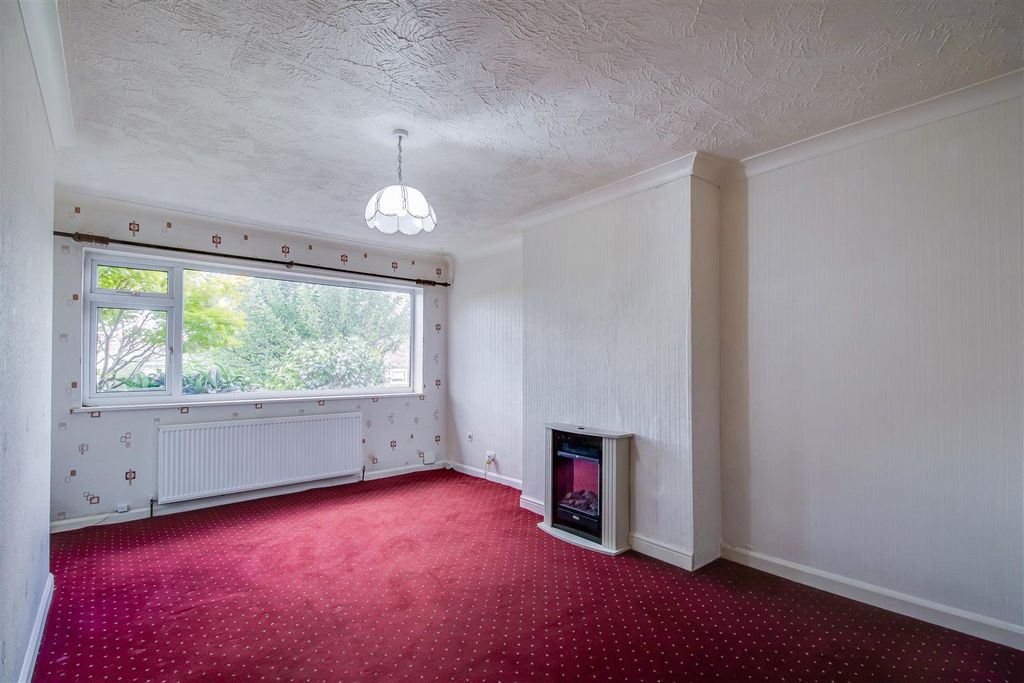 Property photo 2 of 13 Lounge