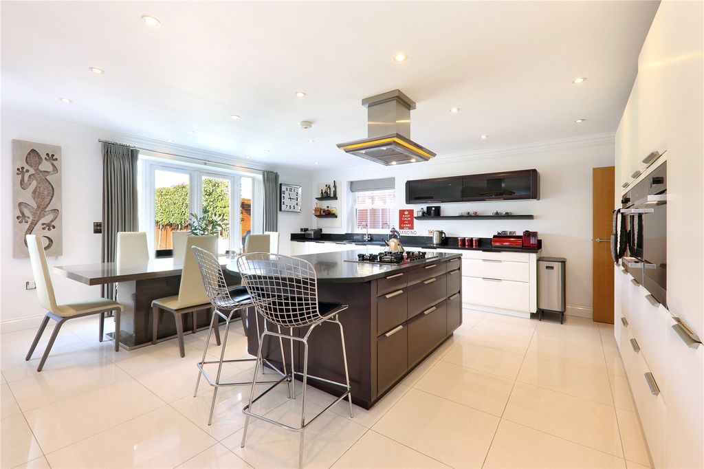Property photo 3 of 15 Kitchen/Dining Room