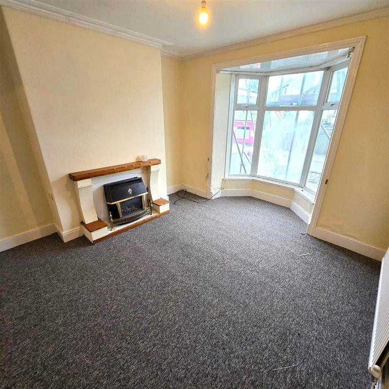 Property photo 3 of 18 Lounge1.Jpg