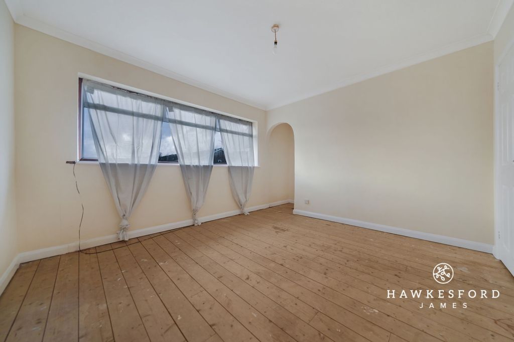 Property photo 3 of 12 Norwood Walk, Sittingbourne - Bedroom 1