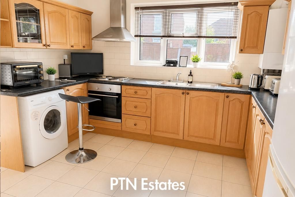 Property photo 3 of 9 Kitchen.Jpg