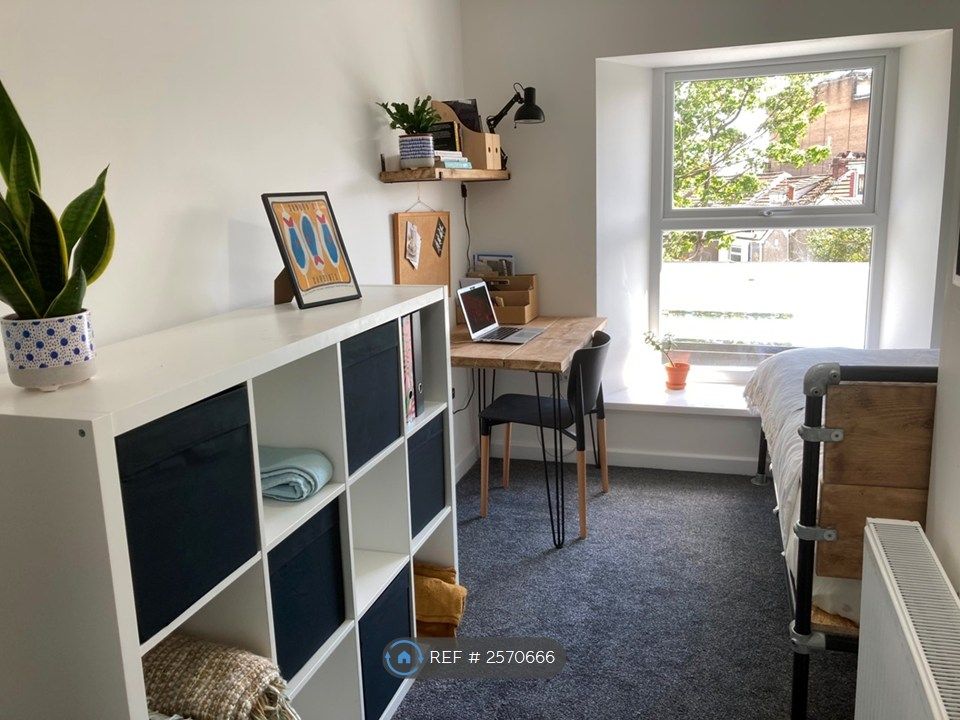 Property photo 3 of 11 Room 4