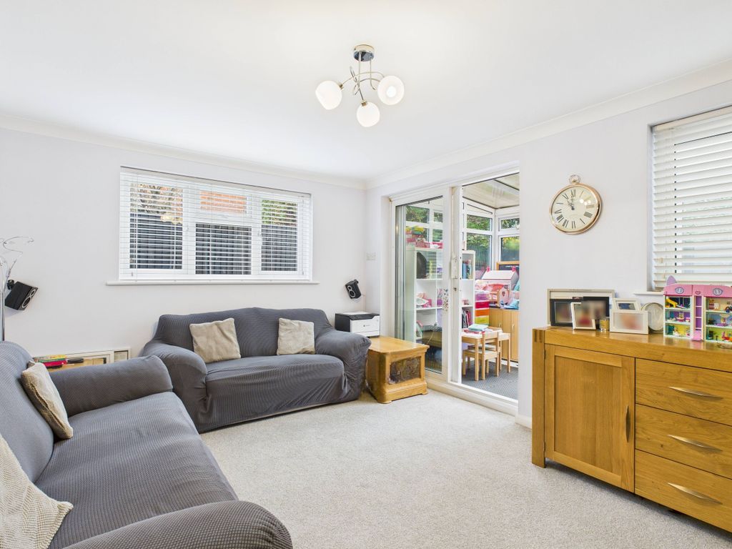 Property photo 3 of 13 Cam01984G0-Pr0527-Still012