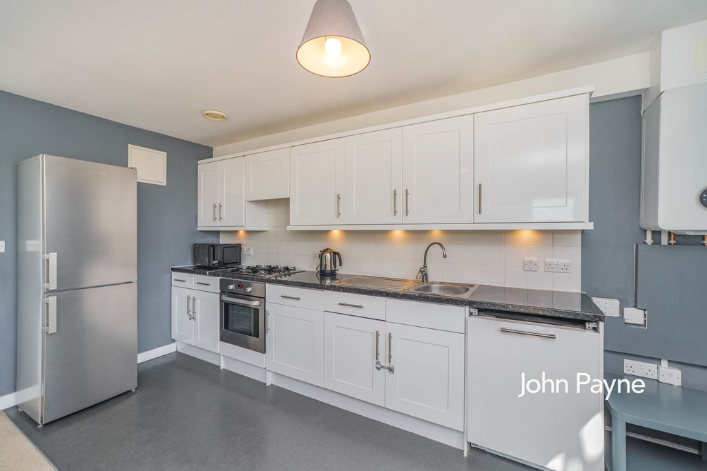 Property photo 3 of 10 Kitchen