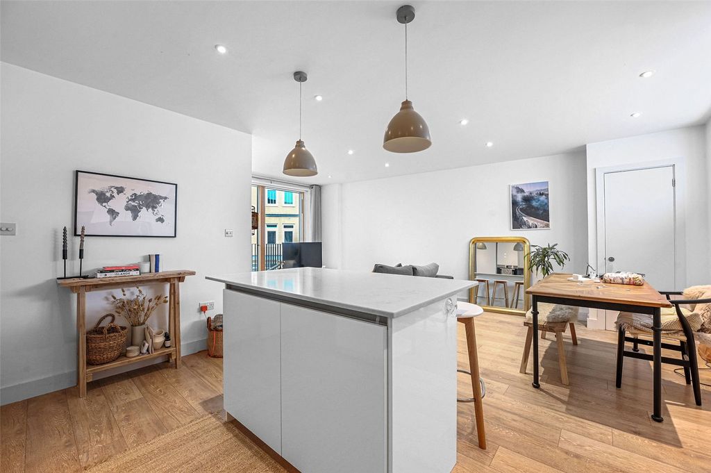 Property photo 3 of 18 Kitchen