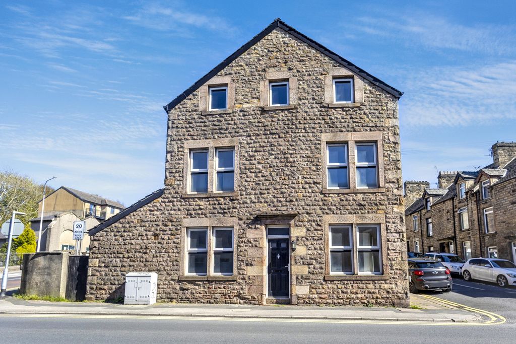 Property photo 1 of 16 1 Ridge Street, Lancaster, Lancashire, La1 1Ea