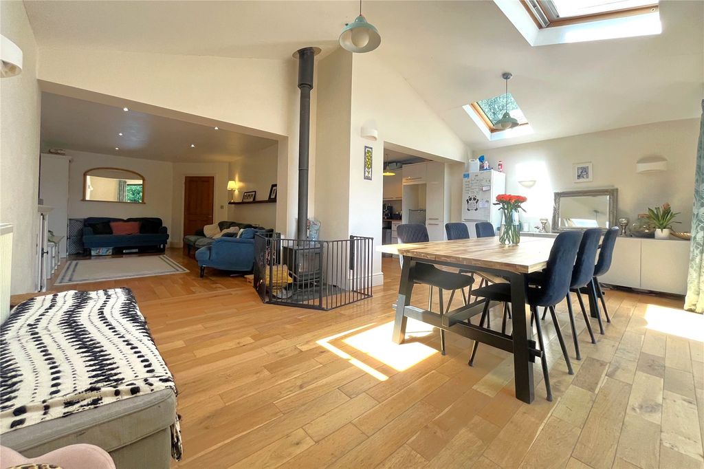 Property photo 2 of 15 Picture No. 25