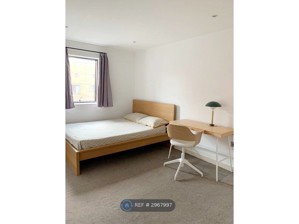 Property photo 3 of 6 Main Bedroom