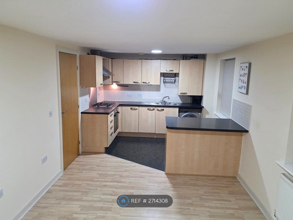 Property photo 3 of 9 Kitchen/Living Room