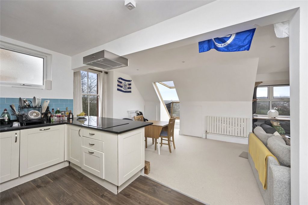 Property photo 2 of 16 Picture 2