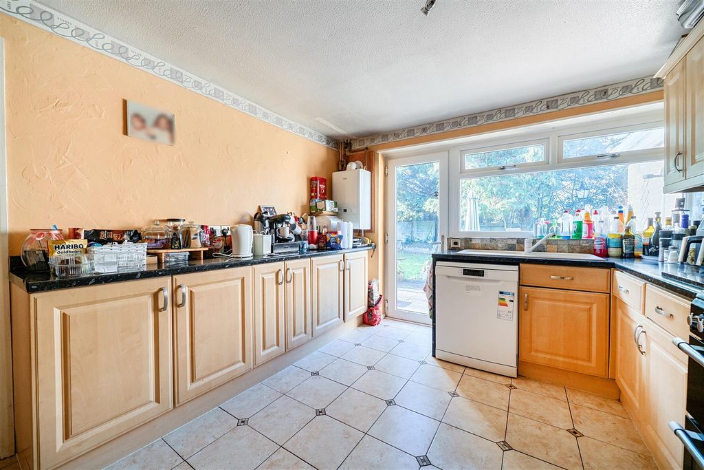 Property photo 3 of 21 Kitchen