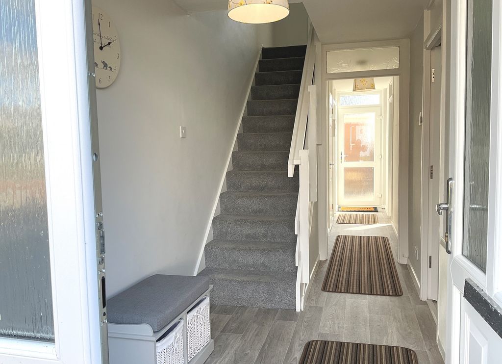 Property photo 2 of 17 Entrance Hall