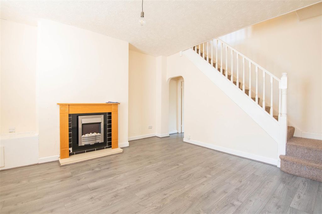 Property photo 2 of 15 Lounge