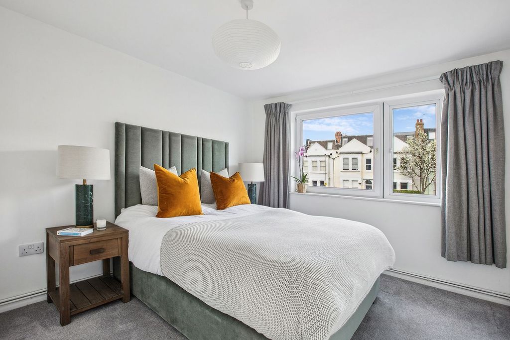 Property photo 3 of 9