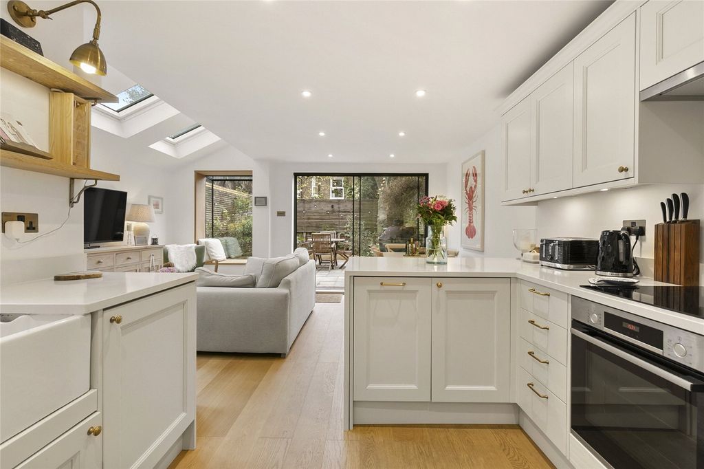 Property photo 1 of 18 Picture No. 02