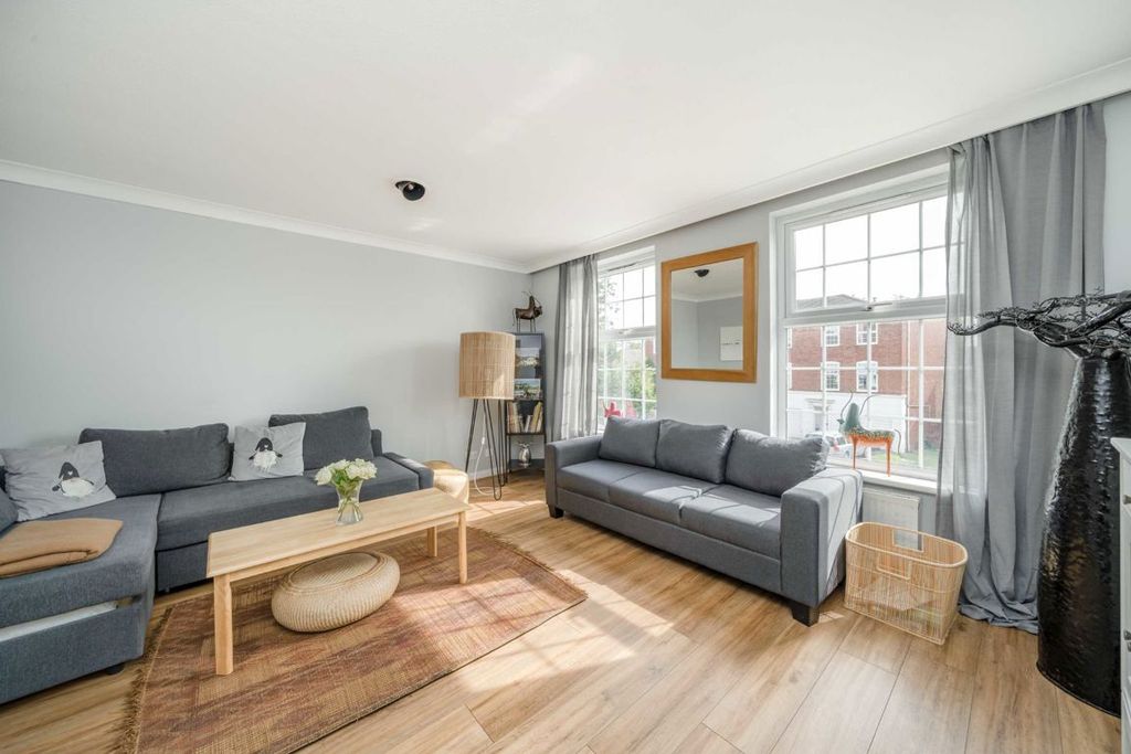 Property photo 2 of 8