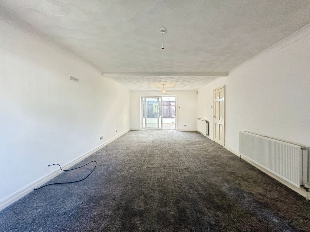 Property photo 3 of 18 Lounge/Dining Room