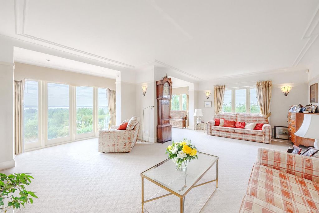 Property photo 3 of 33