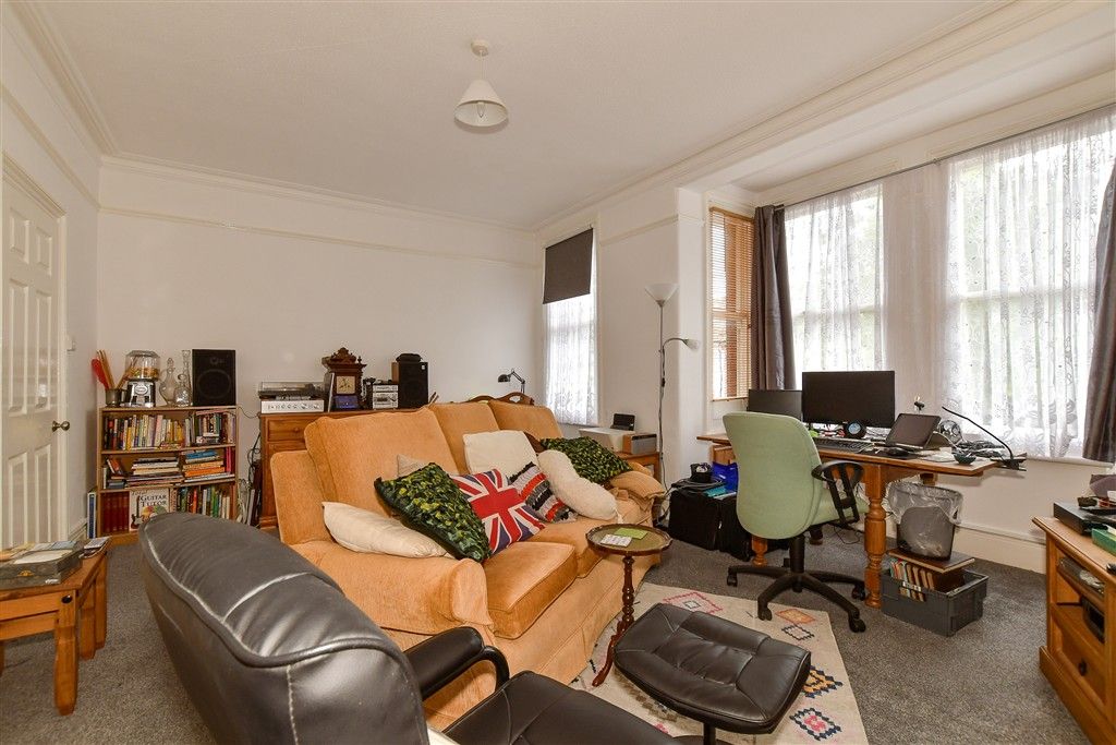 Property photo 3 of 13 Lounge