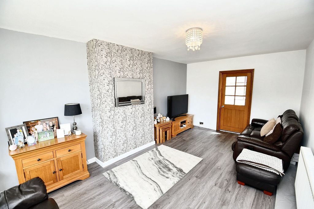 Property photo 2 of 32