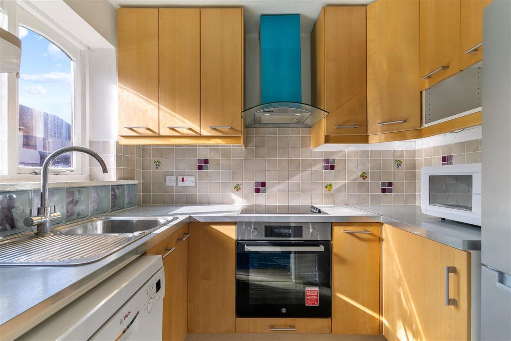 Property photo 2 of 5 Kitchen