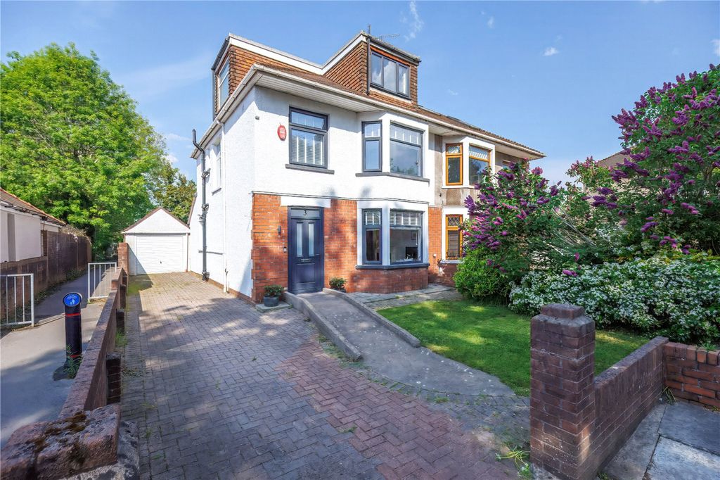 Property photo 1 of 37 Picture No. 04