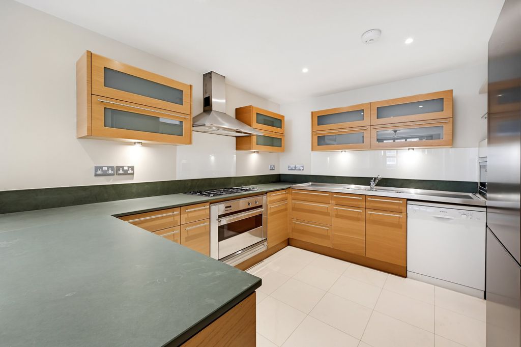 Property photo 3 of 14 Kitchen
