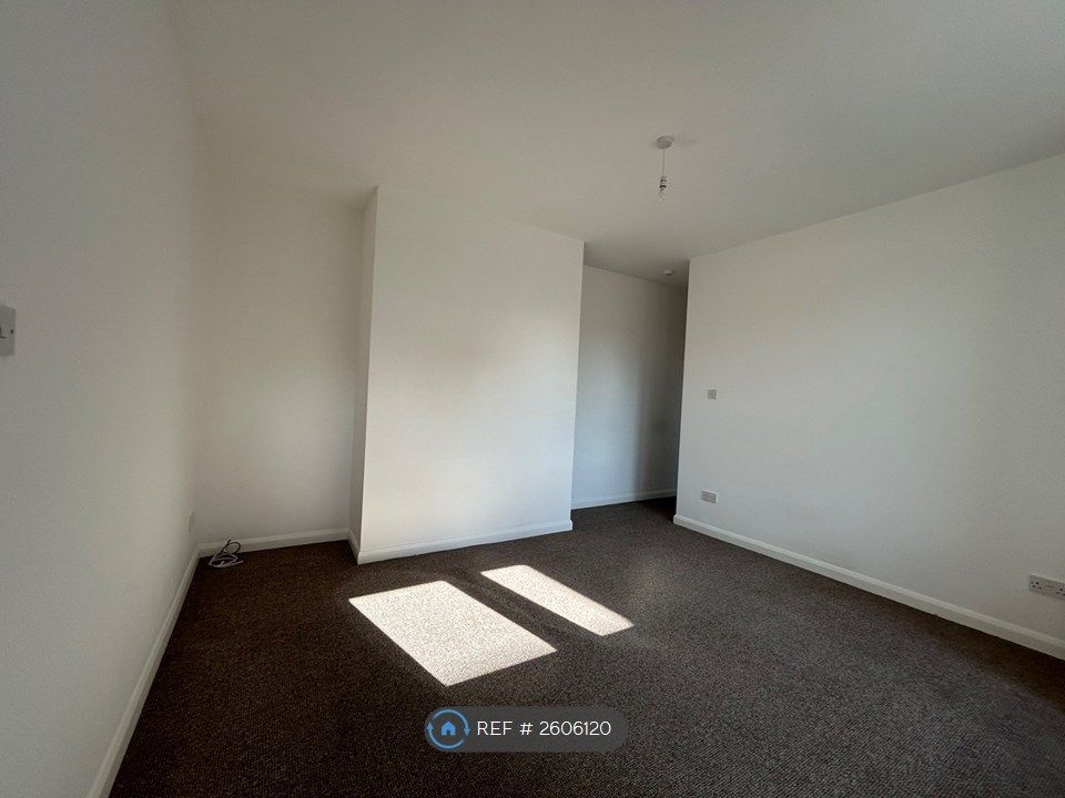 Property photo 3 of 6 Lounge