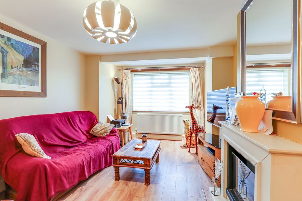 Property photo 3 of 23