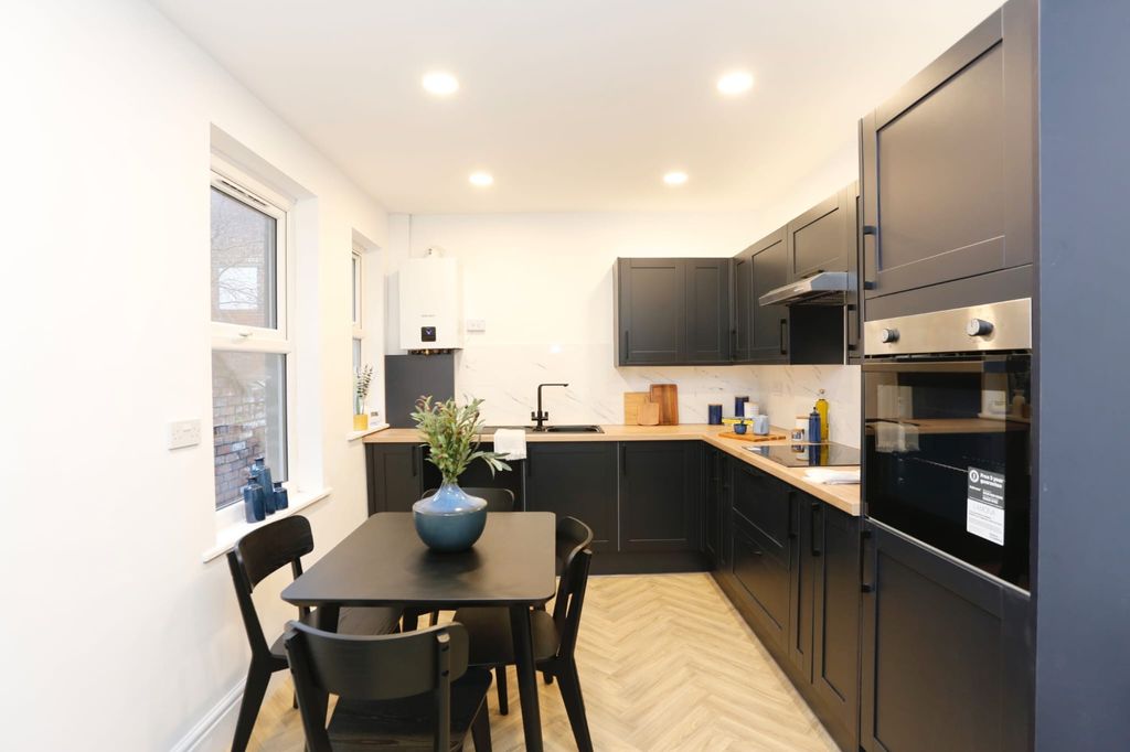 Property photo 2 of 25