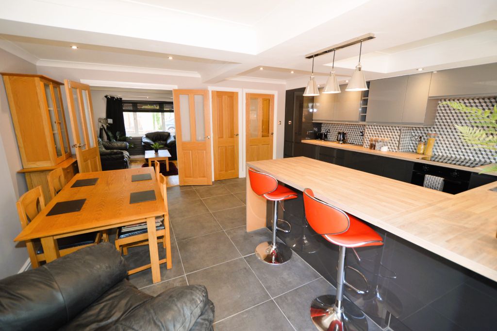 Property photo 3 of 15 Kitchen/Dining Room