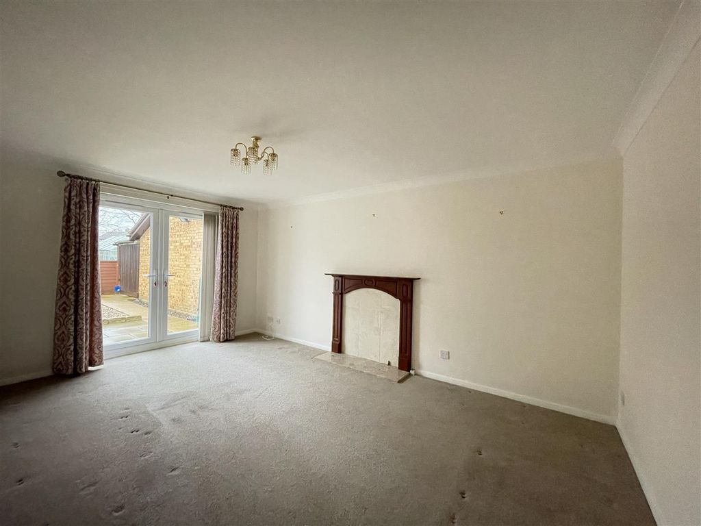 Property photo 3 of 10 Lounge Use.Jpg