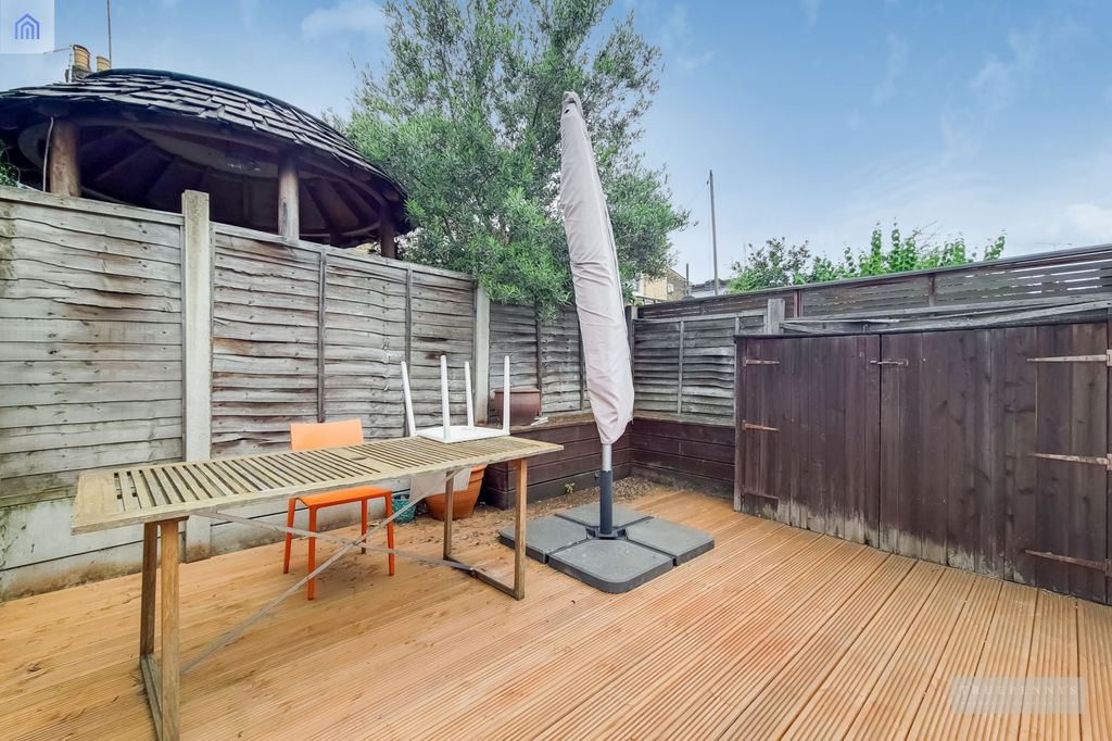 Property photo 3 of 8